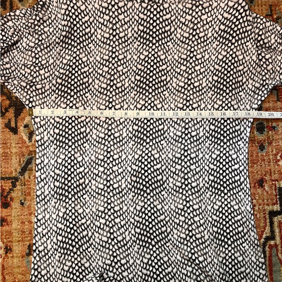 TART Tab-sleeve Dress - Large - Picture 3 of 10